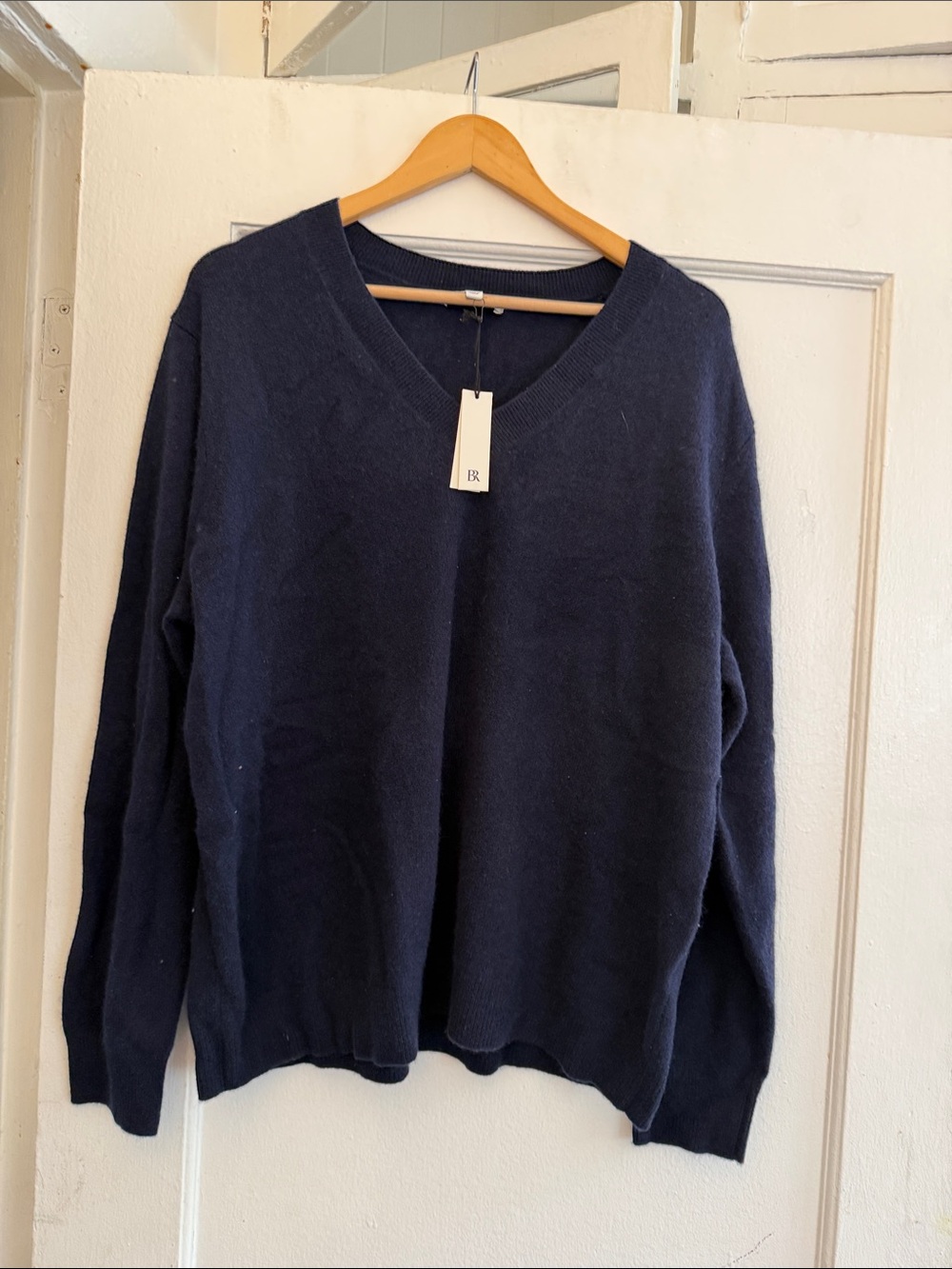 Banana Republic Men's Navy V-Neck Sweater